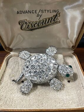 Vintage Articulated Rhinestone Turtle Brooch
